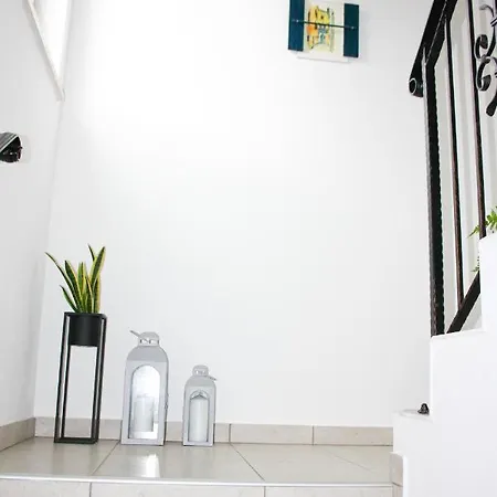 Nika Villa *